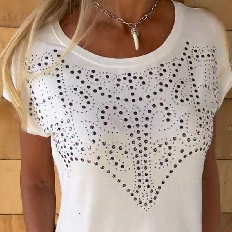 Einfarbiges Kurzarm-T-Shirt für Damen mit heißem Aufdruck und ausgefranstem Saum