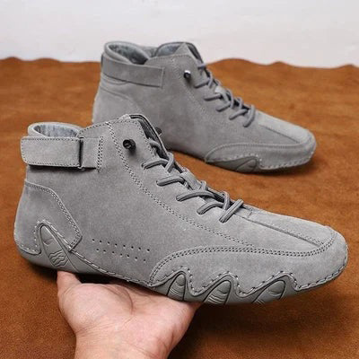 Italienische hohe Stiefel aus Wildleder mit Klettverschluss - Maskuliner Charme, lässiger Chic