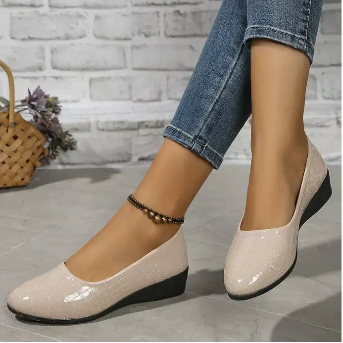 Chaussures en cuir pour femme légères et élégantes.
