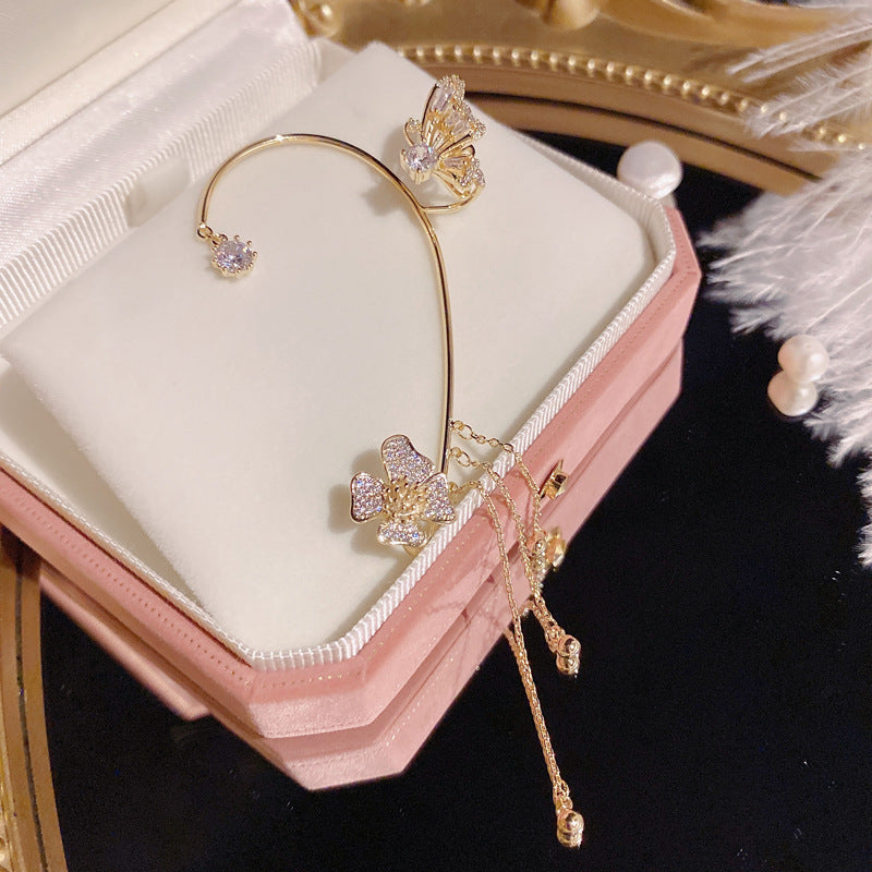 💘 Offre Saint-Valentin : -50 %💐🦋Boucles d’oreilles à clip papillon et fleurs avec franges – Design élégant et minimaliste, sans perçage