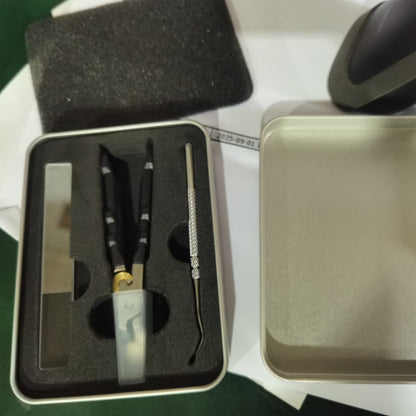 Coupe-ongles professionnel en acier inoxydable pour ongles épais, large ouverture, verrouillage de sécurité, sans éclaboussures, pour les doigts fins et élégants.