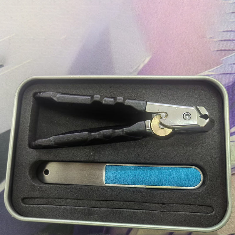 Coupe-ongles professionnel en acier inoxydable pour ongles épais, large ouverture, verrouillage de sécurité, sans éclaboussures, pour les doigts fins et élégants.