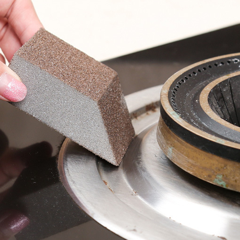 Éponge abrasive pour les taches tenaces